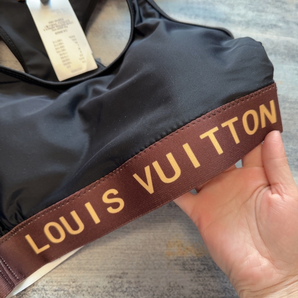 Louis Vuitton lady Yoga clothes