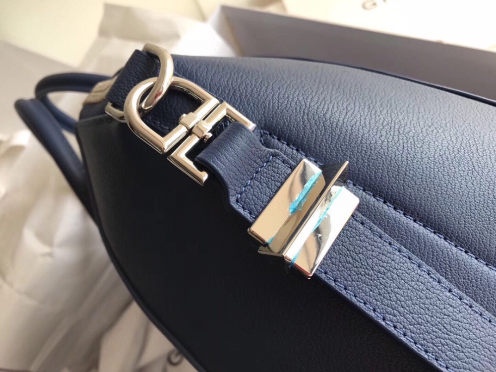 Givenchy 🇫🇷 Antignoa tote GM 0925 Mirror Boutique