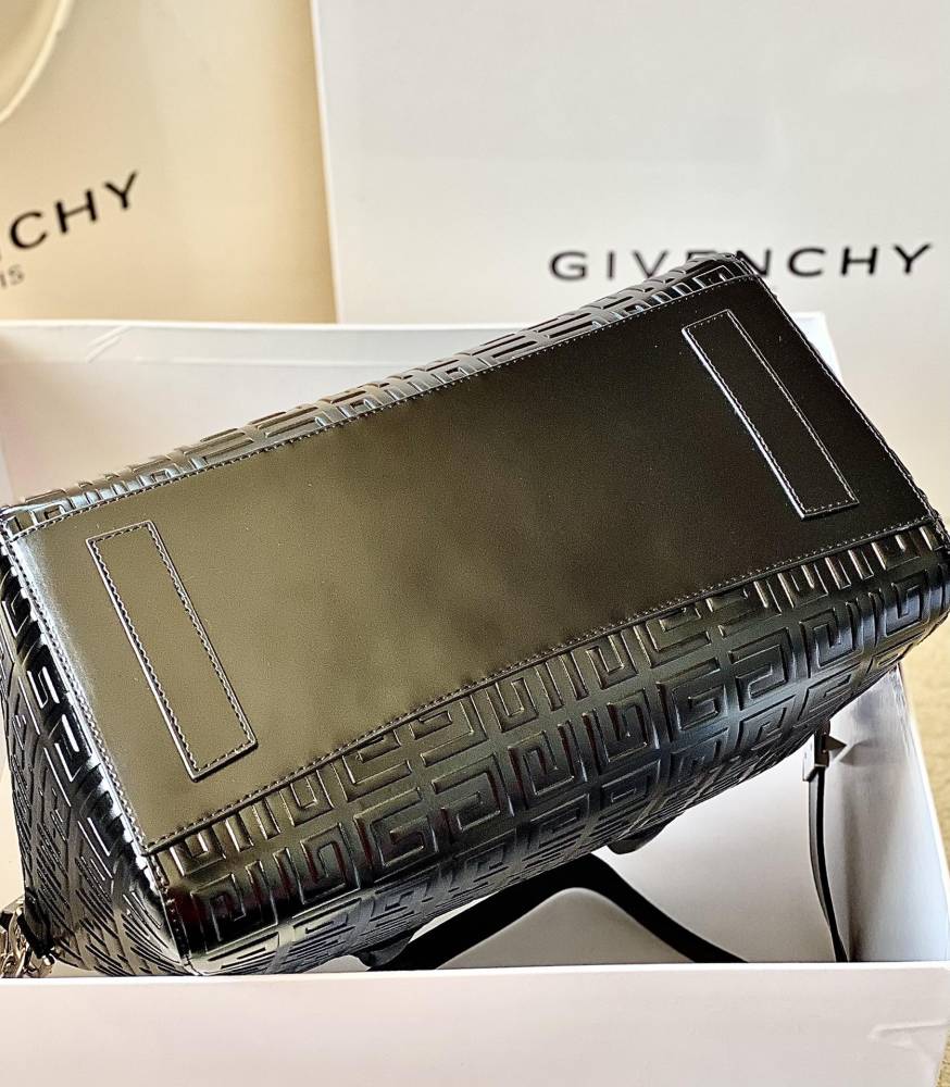 Givenchy 🇫🇷 Antignoa tote GM 0925 Mirror Boutique
