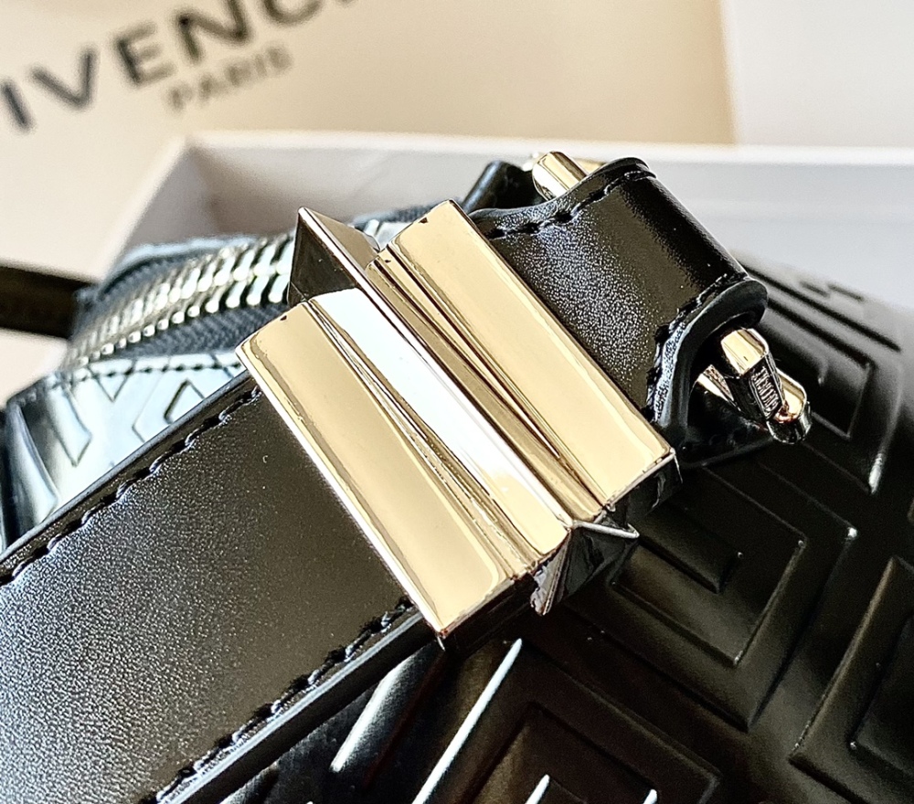Givenchy 🇫🇷 Antignoa tote GM 0925 Mirror Boutique