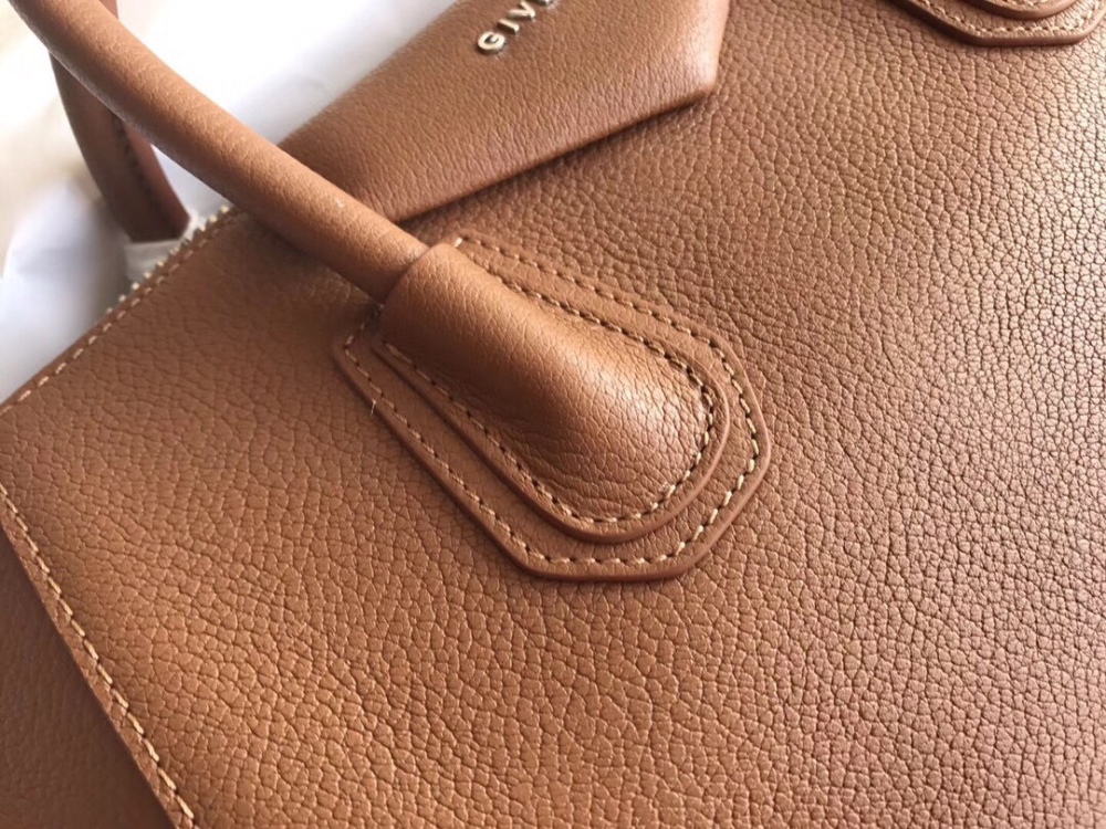 Givenchy 🇫🇷 Antignoa tote GM 0925 Mirror Boutique