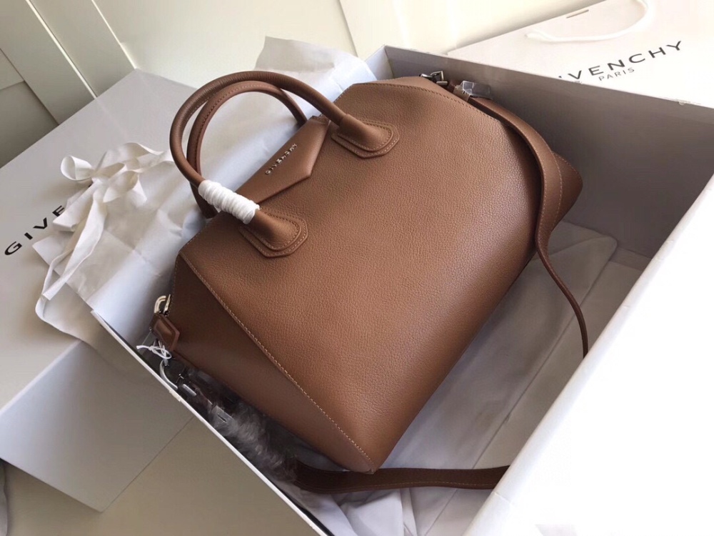 Givenchy 🇫🇷 Antignoa tote GM 0925 Mirror Boutique