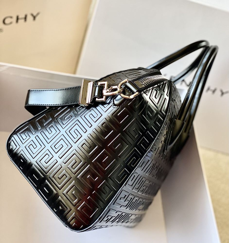 Givenchy 🇫🇷 Antignoa tote GM 0925 Mirror Boutique