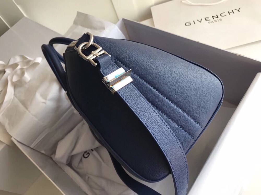 Givenchy 🇫🇷 Antignoa tote GM 0925 Mirror Boutique