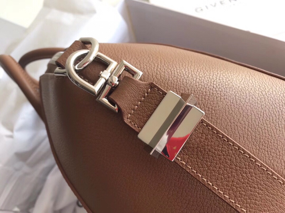 Givenchy 🇫🇷 Antignoa tote GM 0925 Mirror Boutique
