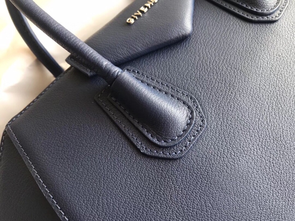 Givenchy 🇫🇷 Antignoa tote GM 0925 Mirror Boutique