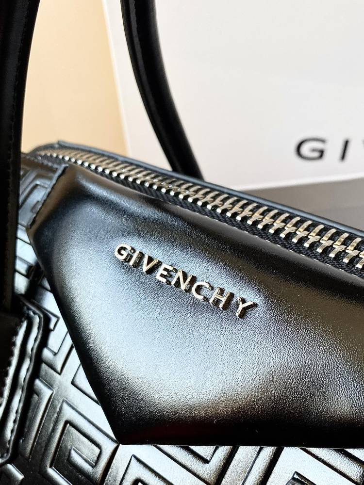Givenchy 🇫🇷 Antignoa tote GM 0925 Mirror Boutique