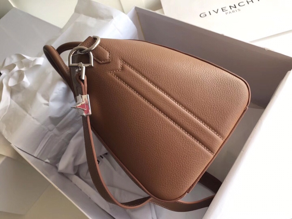 Givenchy 🇫🇷 Antignoa tote GM 0925 Mirror Boutique