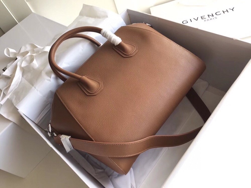 Givenchy 🇫🇷 Antignoa tote GM 0925 Mirror Boutique