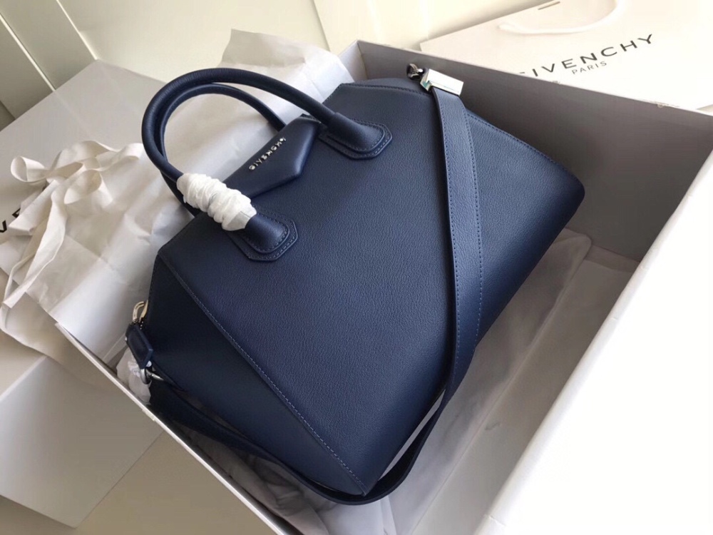 Givenchy 🇫🇷 Antignoa tote GM 0925 Mirror Boutique