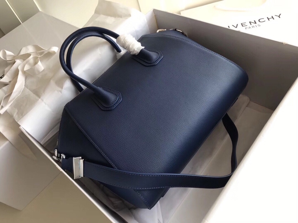 Givenchy 🇫🇷 Antignoa tote GM 0925 Mirror Boutique