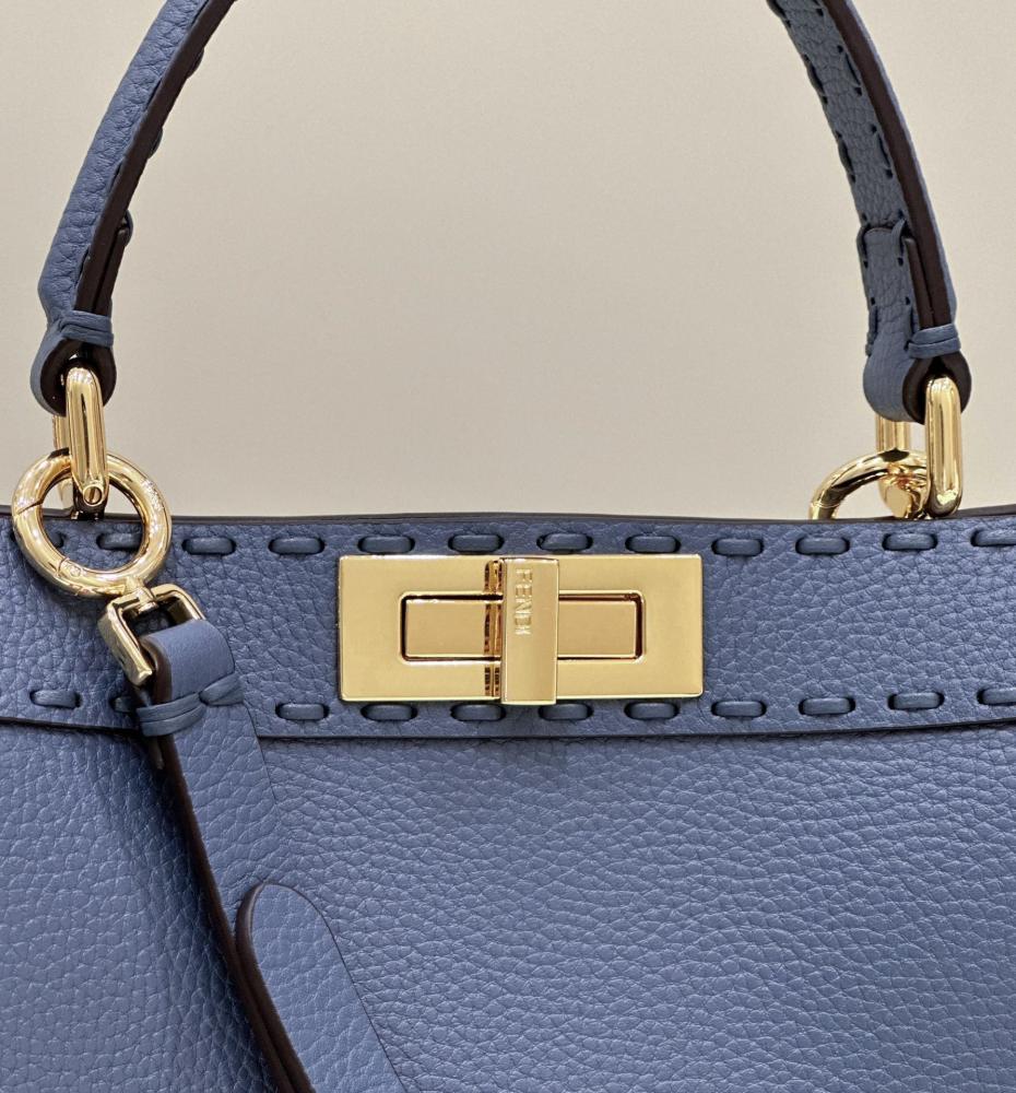 Fendi 𝐏𝐄𝐄𝐊𝐀𝐁𝐎𝐎  𝐈 𝐒𝐄𝐄 𝐔 External suture PM 27cm 80013B Mirror Boutique