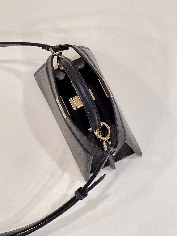 Fendi 𝐏𝐄𝐄𝐊𝐀𝐁𝐎𝐎 I see you petite 20cm 80062 Mirror Boutique
