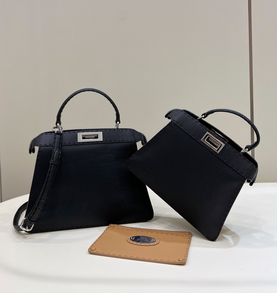 Fendi 𝐏𝐄𝐄𝐊𝐀𝐁𝐎𝐎  𝐈 𝐒𝐄𝐄 𝐔 External suture PM 27cm 80013B Mirror Boutique