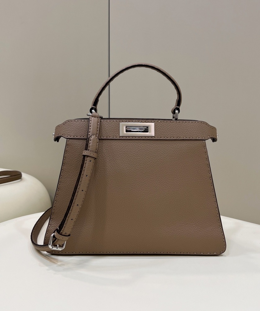 Fendi 𝐏𝐄𝐄𝐊𝐀𝐁𝐎𝐎  𝐈 𝐒𝐄𝐄 𝐔 External suture GM 33cm 80013 Mirror Boutique