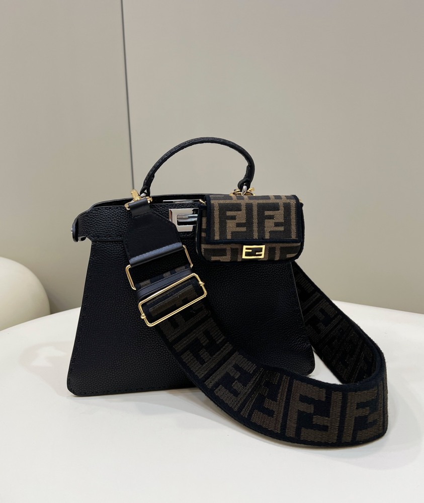 Fendi 𝐏𝐄𝐄𝐊𝐀𝐁𝐎𝐎  𝐈 𝐒𝐄𝐄 𝐔 External suture PM 27cm 80013B Mirror Boutique