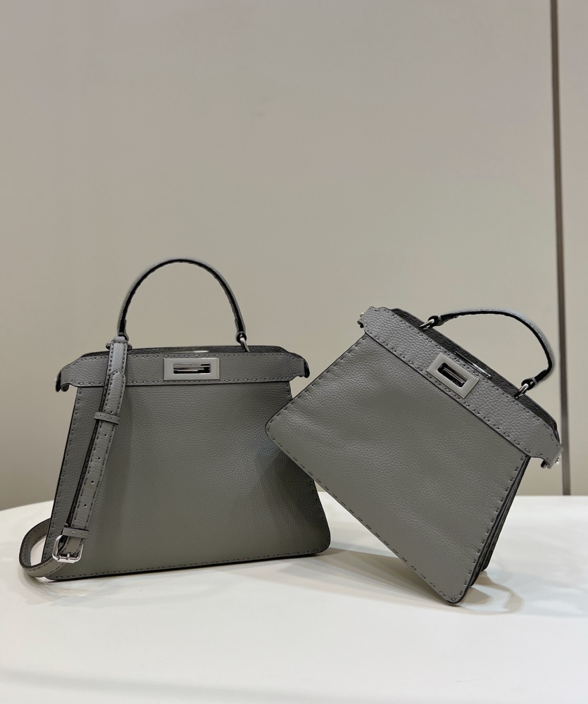 Fendi 𝐏𝐄𝐄𝐊𝐀𝐁𝐎𝐎  𝐈 𝐒𝐄𝐄 𝐔 External suture PM 27cm 80013B Mirror Boutique