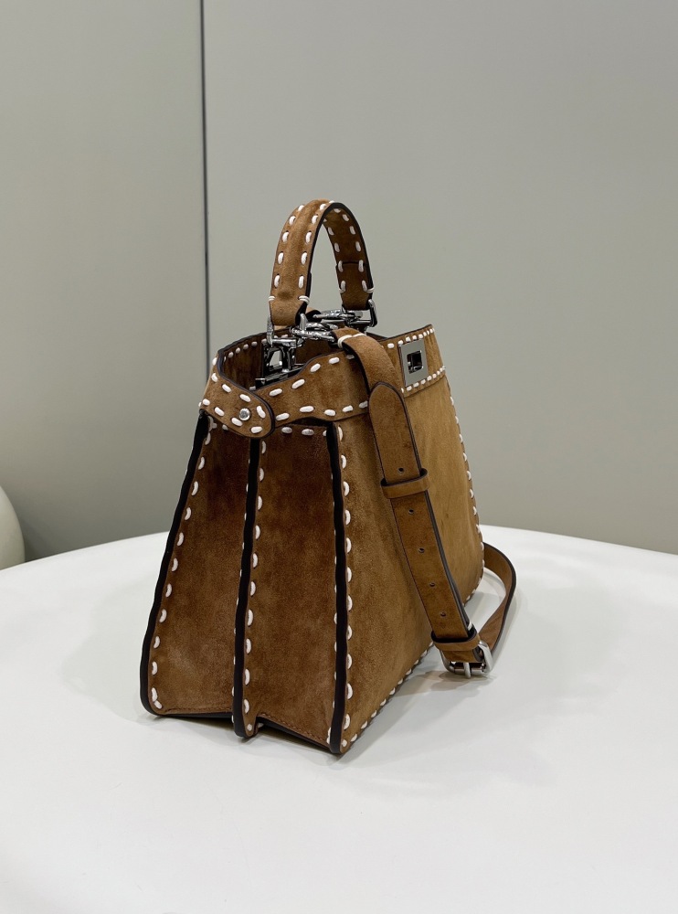 Fendi 𝐏𝐄𝐄𝐊𝐀𝐁𝐎𝐎  𝐈 𝐒𝐄𝐄 𝐔 External suture PM 27cm 80013B Mirror Boutique