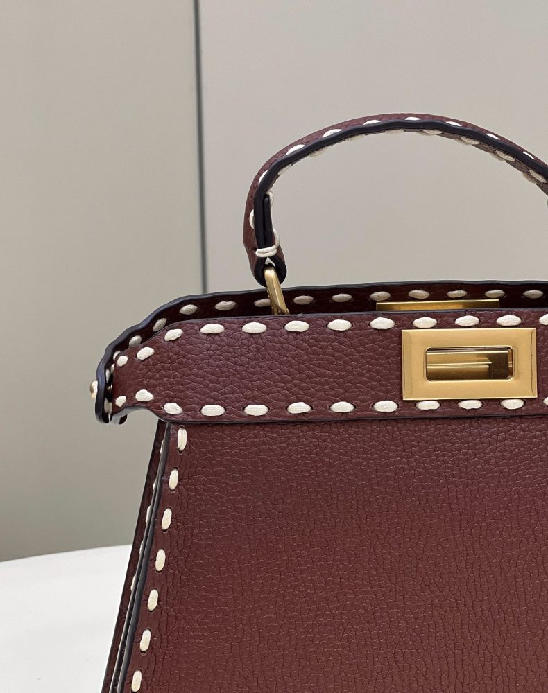 Fendi 𝐏𝐄𝐄𝐊𝐀𝐁𝐎𝐎  𝐈 𝐒𝐄𝐄 𝐔 External suture PM 27cm 80013B Mirror Boutique