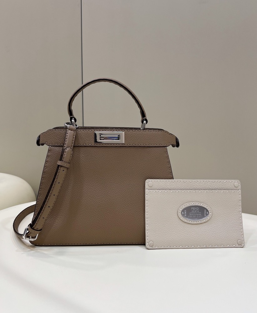 Fendi 𝐏𝐄𝐄𝐊𝐀𝐁𝐎𝐎  𝐈 𝐒𝐄𝐄 𝐔 External suture GM 33cm 80013 Mirror Boutique