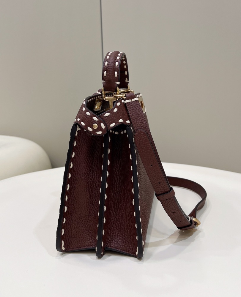 Fendi 𝐏𝐄𝐄𝐊𝐀𝐁𝐎𝐎  𝐈 𝐒𝐄𝐄 𝐔 External suture PM 27cm 80013B Mirror Boutique