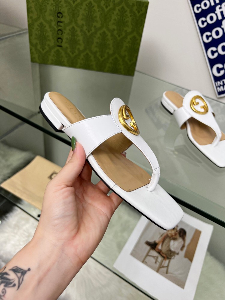 Gucci slippers flat