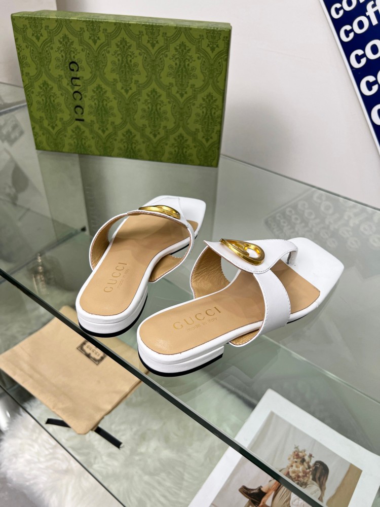 Gucci slippers flat