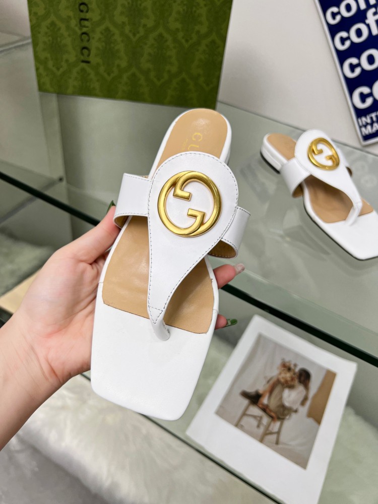 Gucci slippers flat