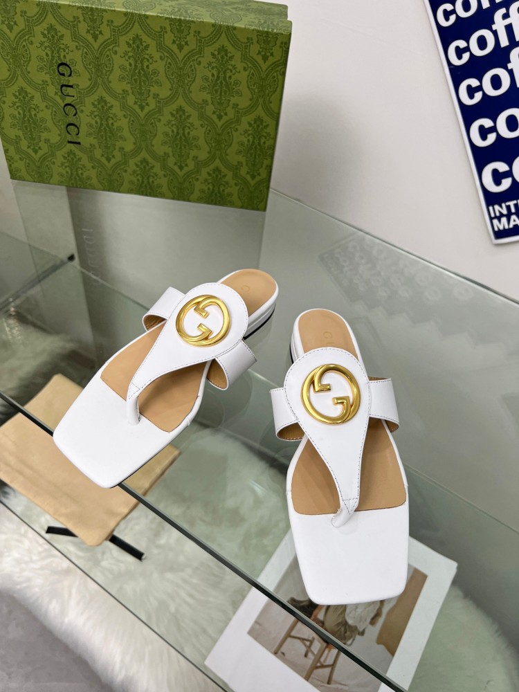 Gucci slippers flat