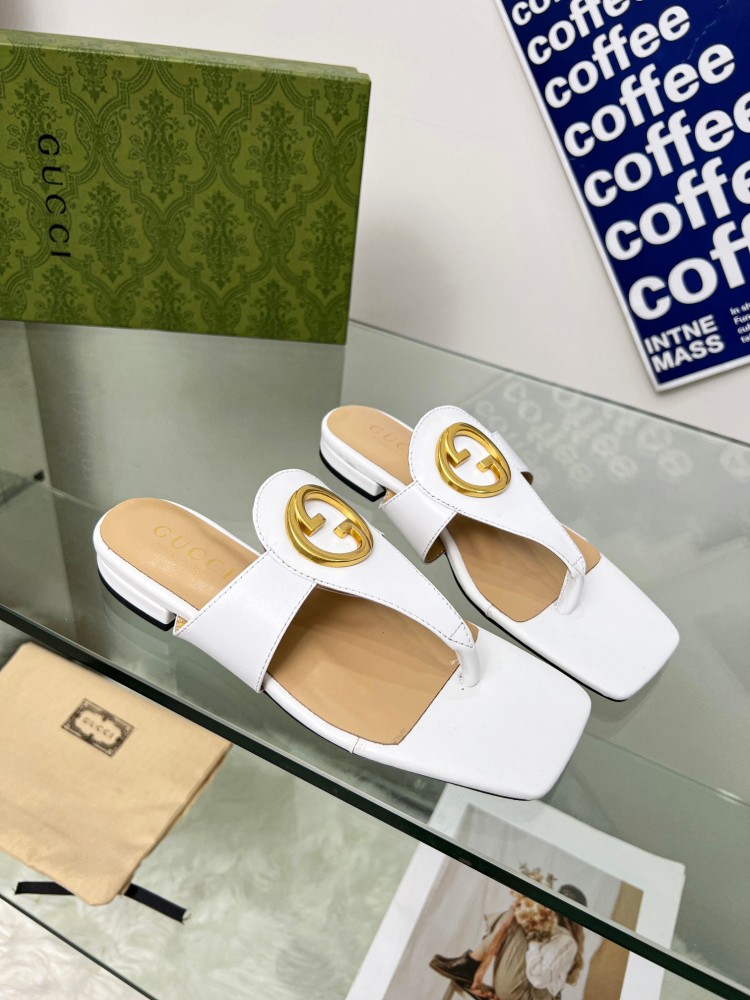 Gucci slippers flat