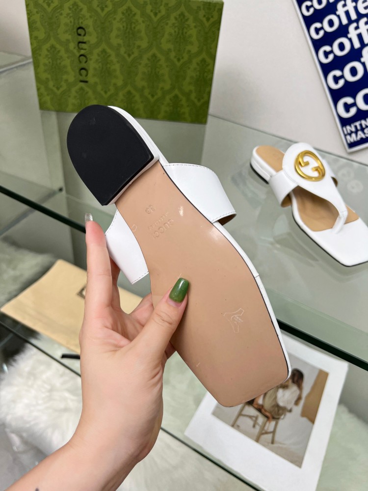 Gucci slippers flat