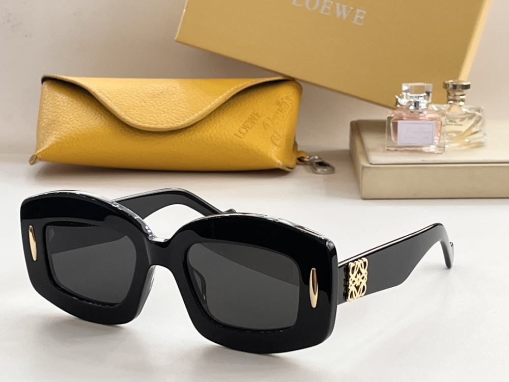 LOEWE Sunglasses