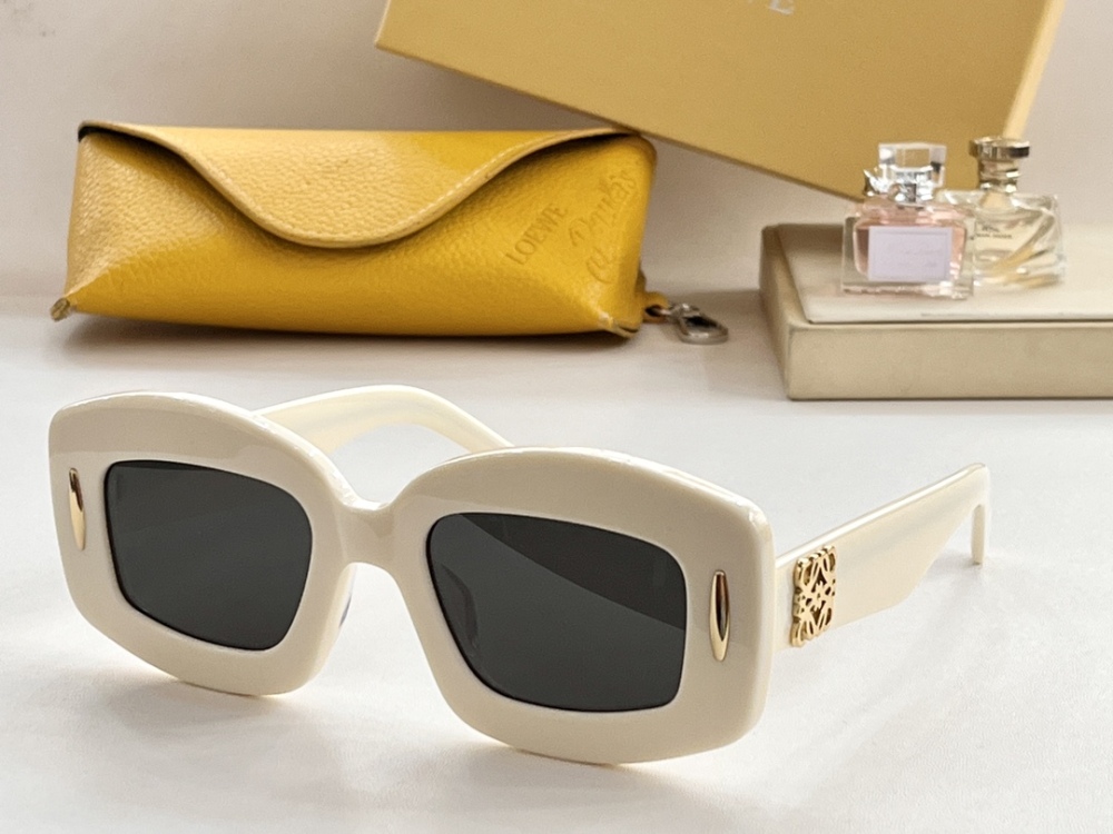 LOEWE Sunglasses