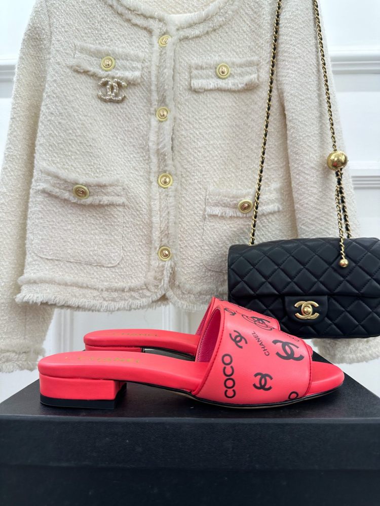 Chanel Slippers flat