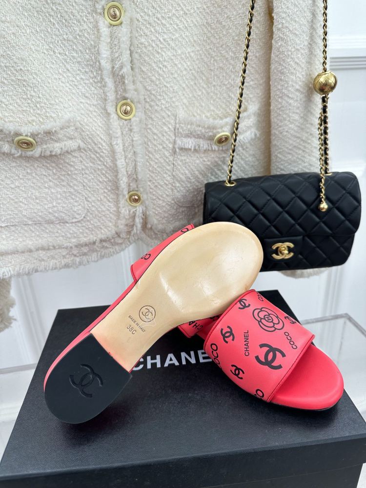 Chanel Slippers flat
