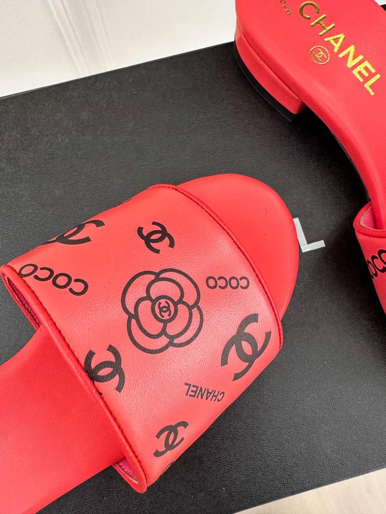 Chanel Slippers flat