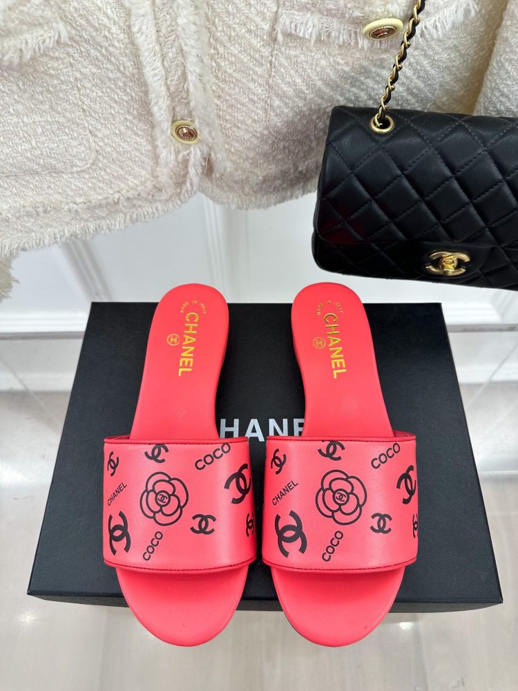 Chanel Slippers flat
