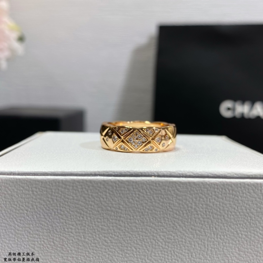 CHANEL rings