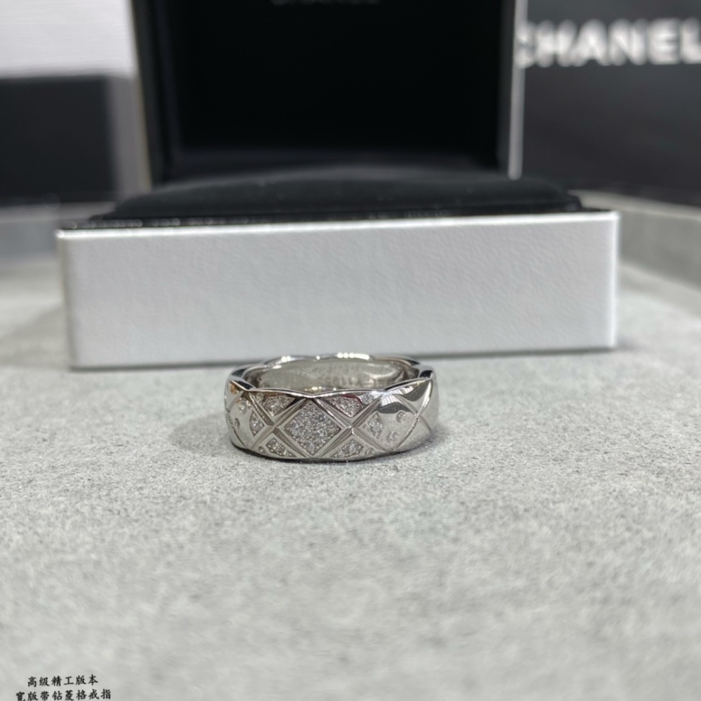 CHANEL rings