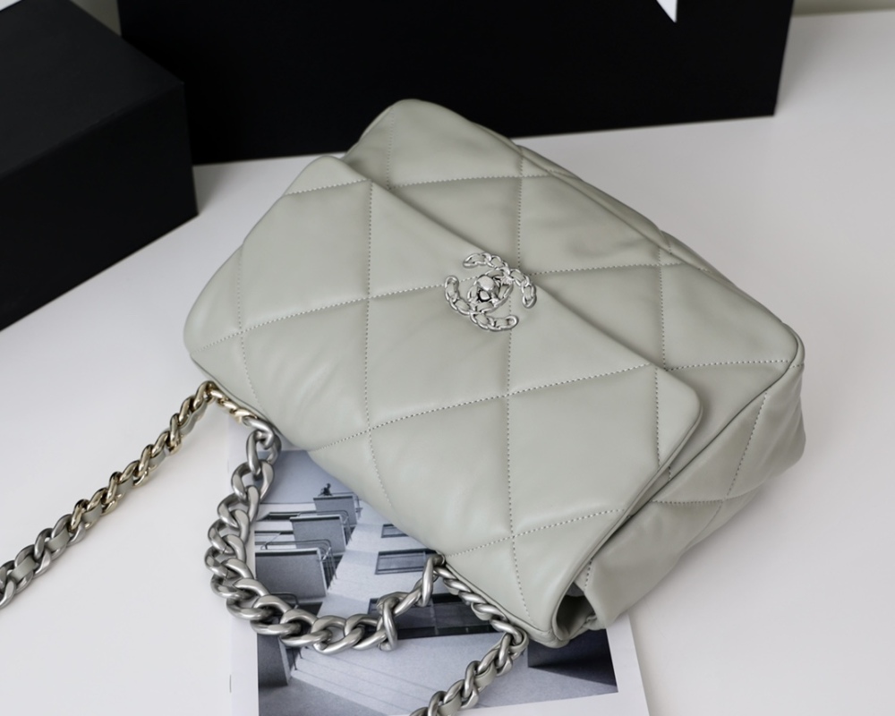 Chanel 19bag 1160 Mirror Boutique