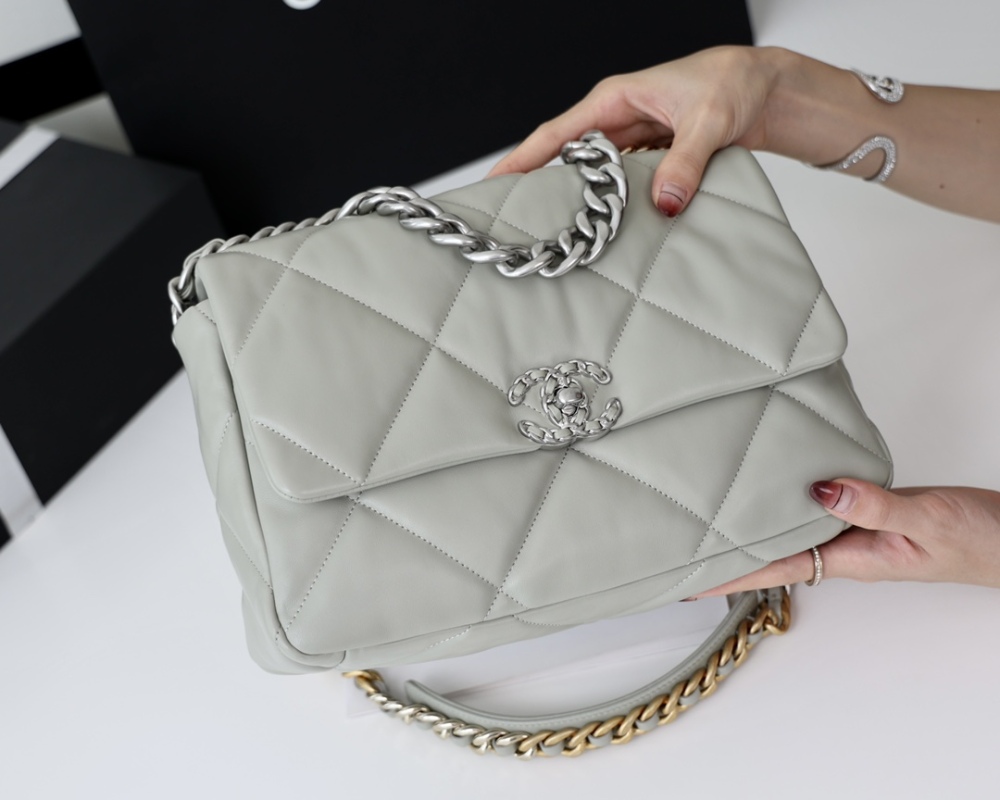 Chanel 19bag 1160 Mirror Boutique