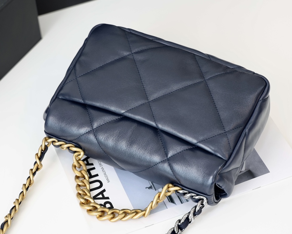 Chanel 19bag 1160 Mirror Boutique