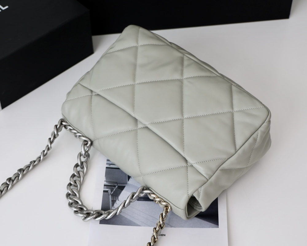 Chanel 19bag 1160 Mirror Boutique