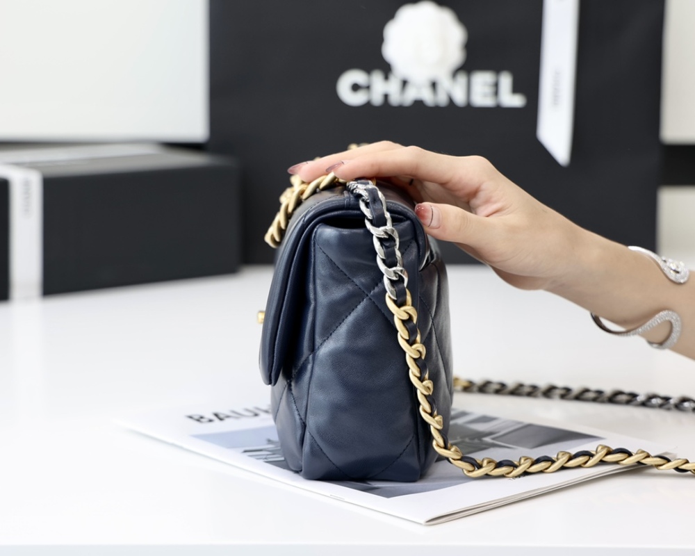 Chanel 19bag 1160 Mirror Boutique