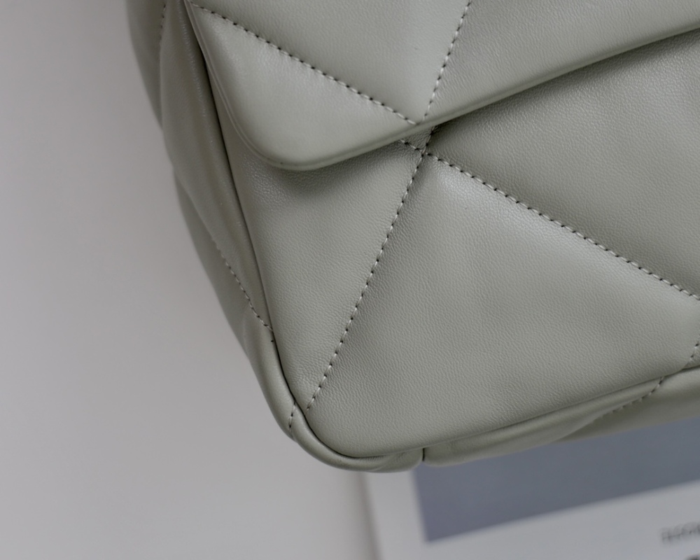 Chanel 19bag 1160 Mirror Boutique