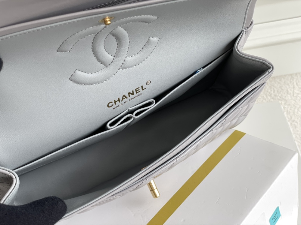 Chanel 𝘾𝙡𝙖𝙨𝙨𝙞𝙘 𝙁𝙡𝙖𝙥 CF bag 23C 1112 MM 25cm Mirror Boutique