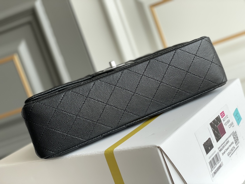Chanel 𝘾𝙡𝙖𝙨𝙨𝙞𝙘 𝙁𝙡𝙖𝙥 CF bag 23C 1112 MM 25cm Mirror Boutique