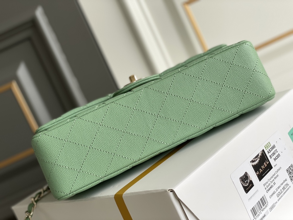Chanel 𝘾𝙡𝙖𝙨𝙨𝙞𝙘 𝙁𝙡𝙖𝙥 CF bag 23C 1112 MM 25cm Mirror Boutique
