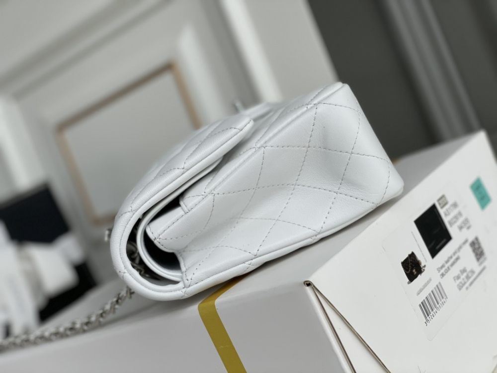 Chanel 𝘾𝙡𝙖𝙨𝙨𝙞𝙘 𝙁𝙡𝙖𝙥 CF bag 23C 1112 MM 25cm Mirror Boutique