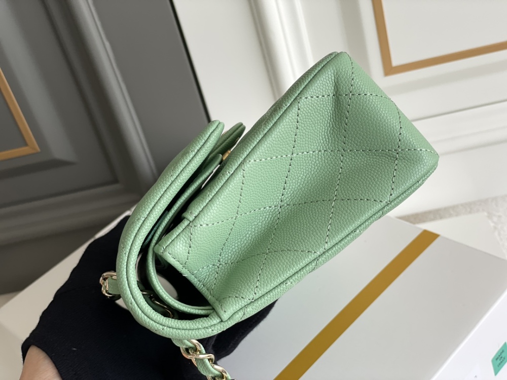 Chanel 𝘾𝙡𝙖𝙨𝙨𝙞𝙘 𝙁𝙡𝙖𝙥 CF bag 23C 1112 PM 23cm Mirror Boutique